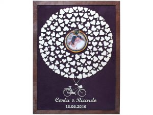Cuadro para firmas y mensajes de boda modelo Sara, con lienzo en tela morada. Fotagrafia con resina.
